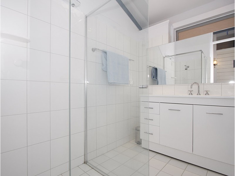 4 Illawarra Court, West Lakes Shore SA 5020